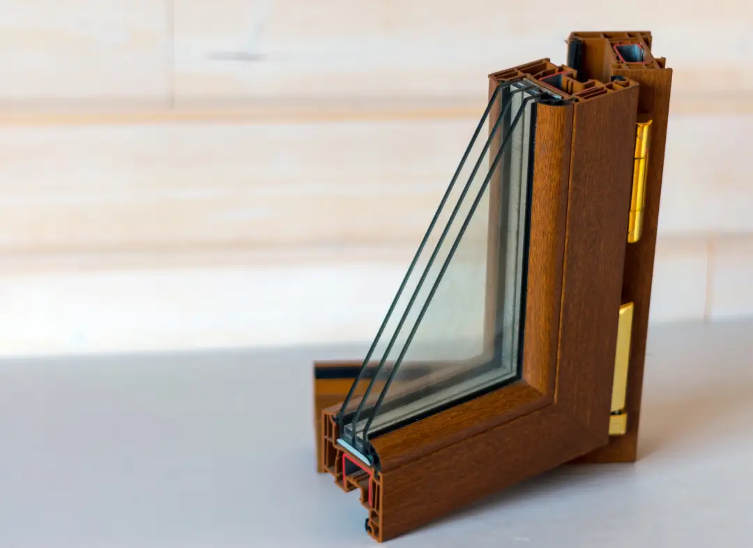 Installation de fenêtre en bois sur mesure Rousson